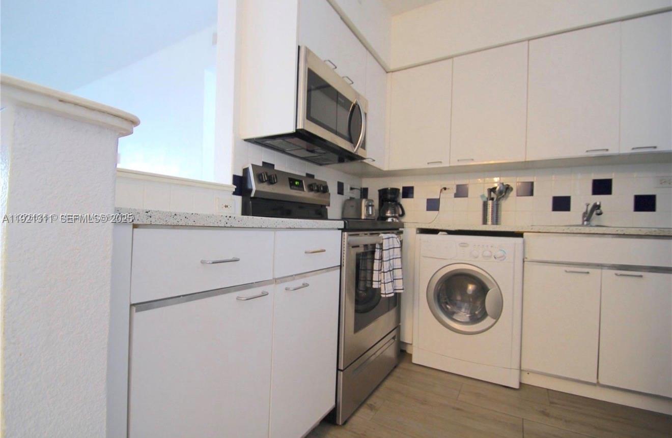 1500 Bay Road, Unit 374S Miami Beach, FL 33139 - Photo 8 of 33 a utility room with dryer and washer