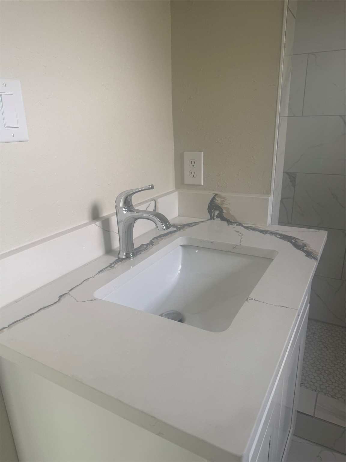 8215 La Porte Road Houston, TX 77012 - Photo 2 of 15 a close view of sink and tap