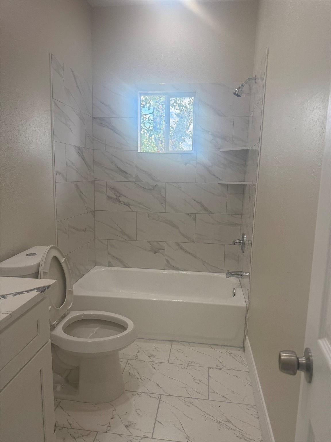 8215 La Porte Road Houston, TX 77012 - Photo 3 of 15 a bathroom with a toilet and a bathtub