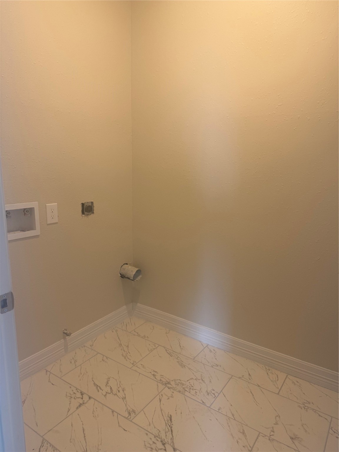 8215 La Porte Road Houston, TX 77012 - Photo 6 of 15 a view of an empty room