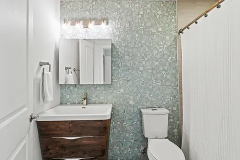 $799,900 | 125 North Street, Houston, TX 77009