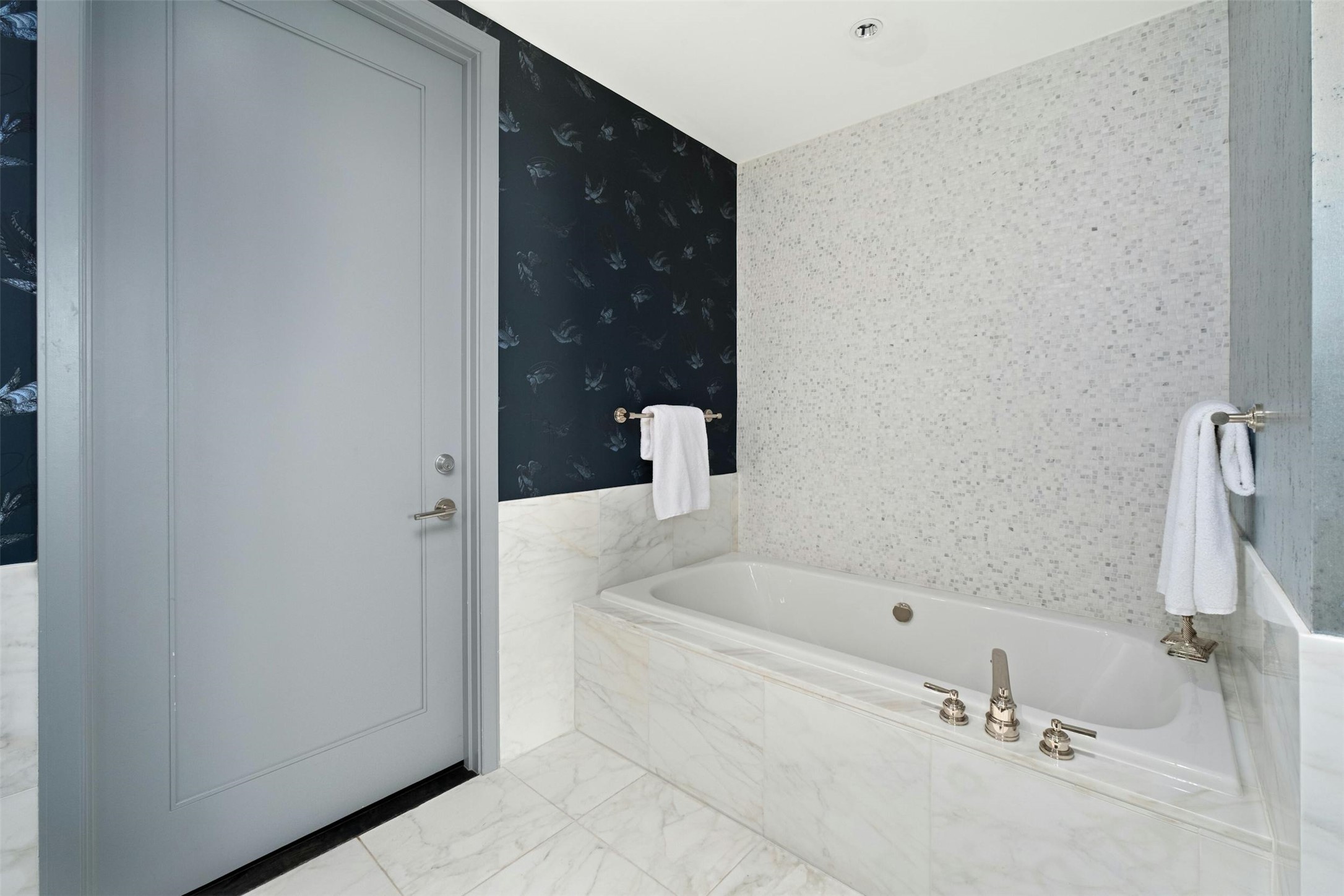 200 Congress Avenue, Unit 15D Austin, TX 78701 - Photo 15 of 23 a bathroom with a bathtub and shower