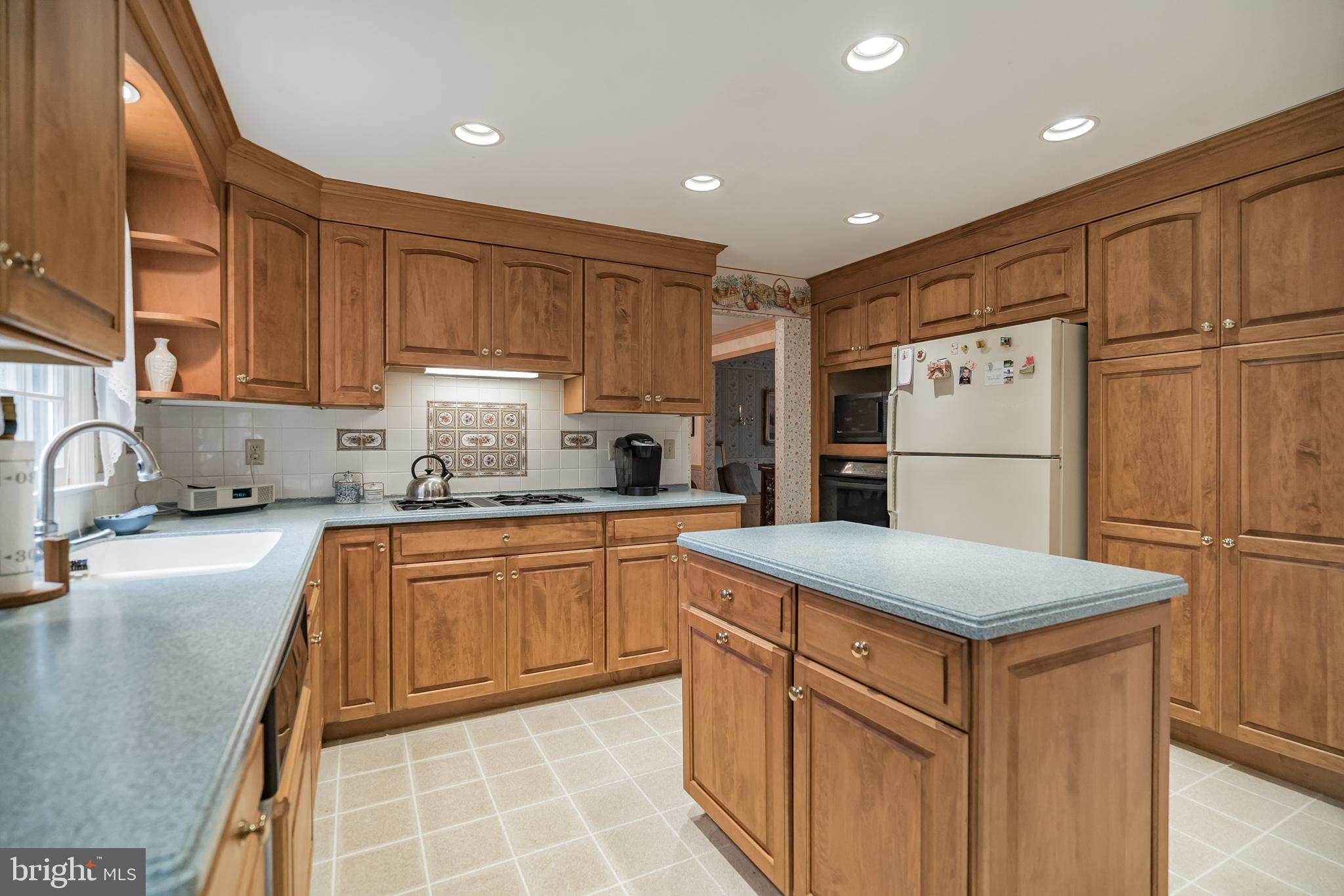 355 Saly Road Yardley, PA 19067 - Photo 3 of 30 Gallery Image 3