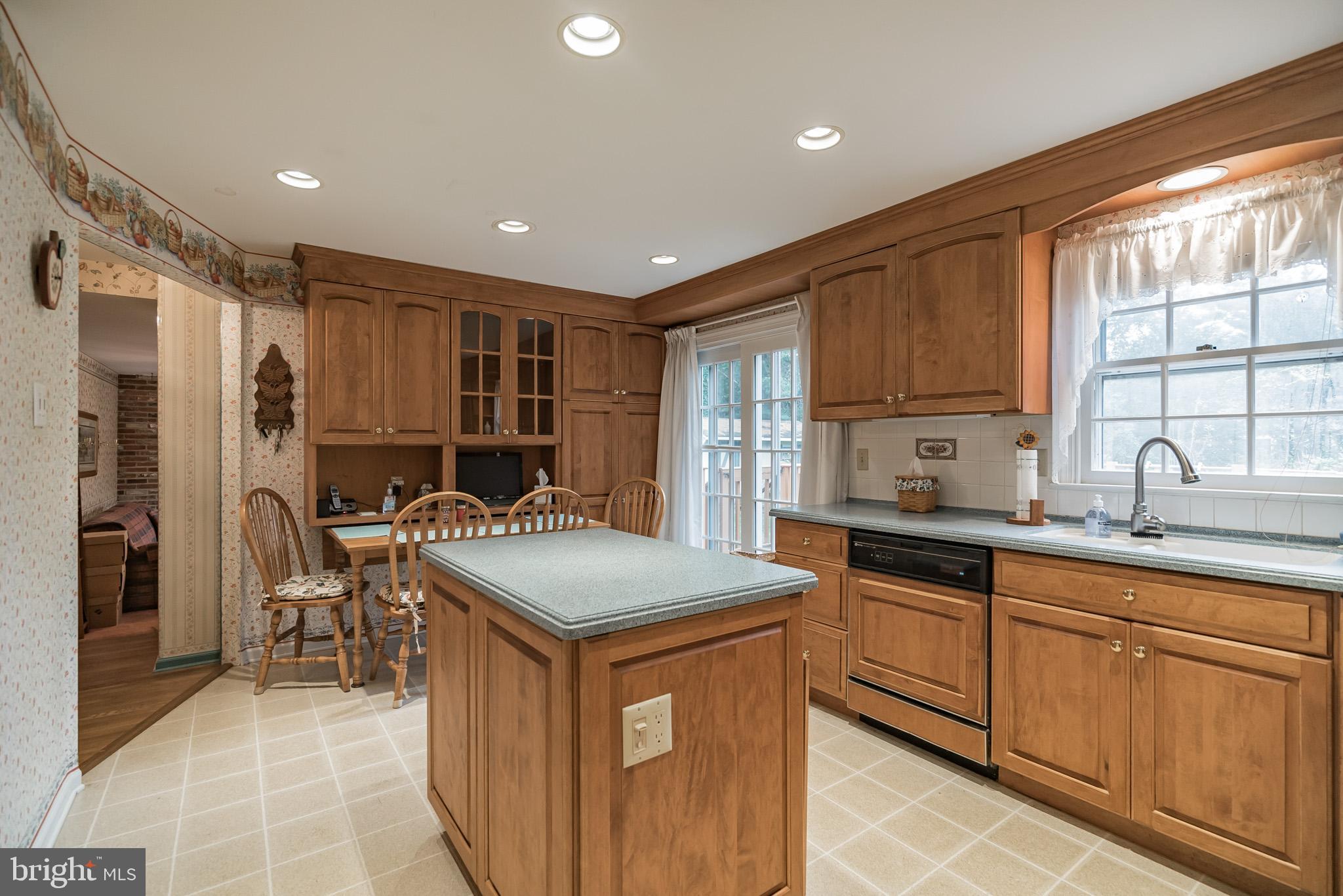 355 Saly Road Yardley, PA 19067 - Photo 4 of 30 Gallery Image 4