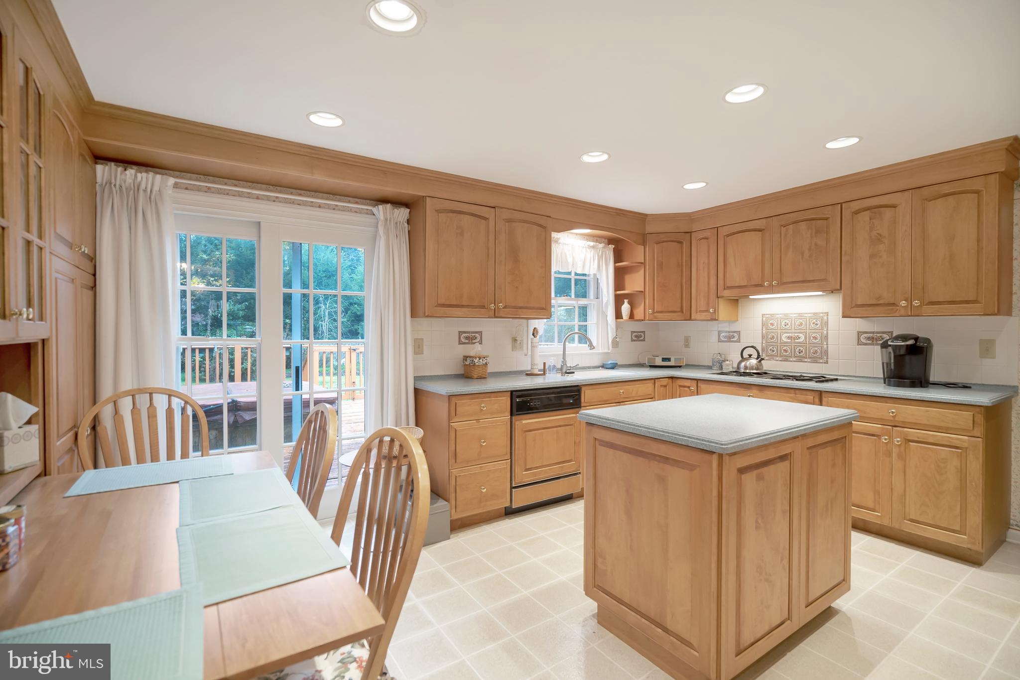 355 Saly Road Yardley, PA 19067 - Photo 5 of 30 Gallery Image 5