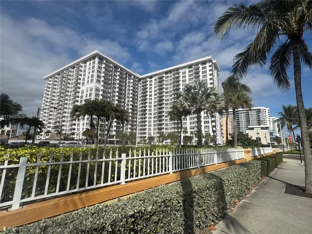 $320,000 | 405 North Ocean Boulevard, Unit 1528, Pompano Beach, FL 33062