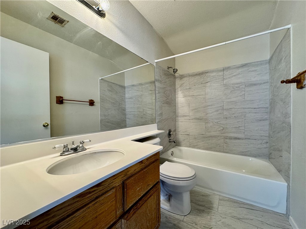 1828 Badger Canyon Avenue North Las Vegas, NV 89031 - Photo 9 of 14 Full bathroom featuring washtub / shower combinati