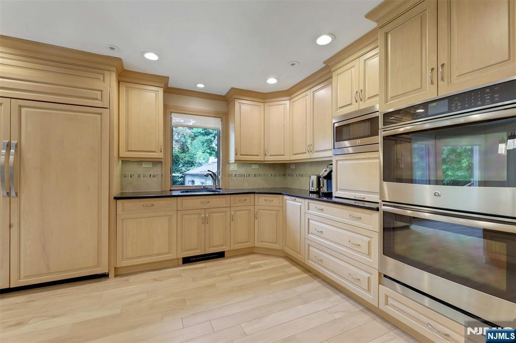 1330 Pennington Road Teaneck, NJ 07666 - Photo 18 of 48