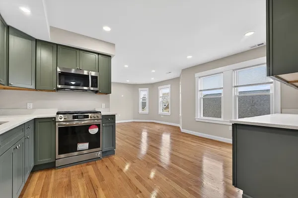 $3,300 | 42 Almont Street, Unit 2L, Medford, MA 02155