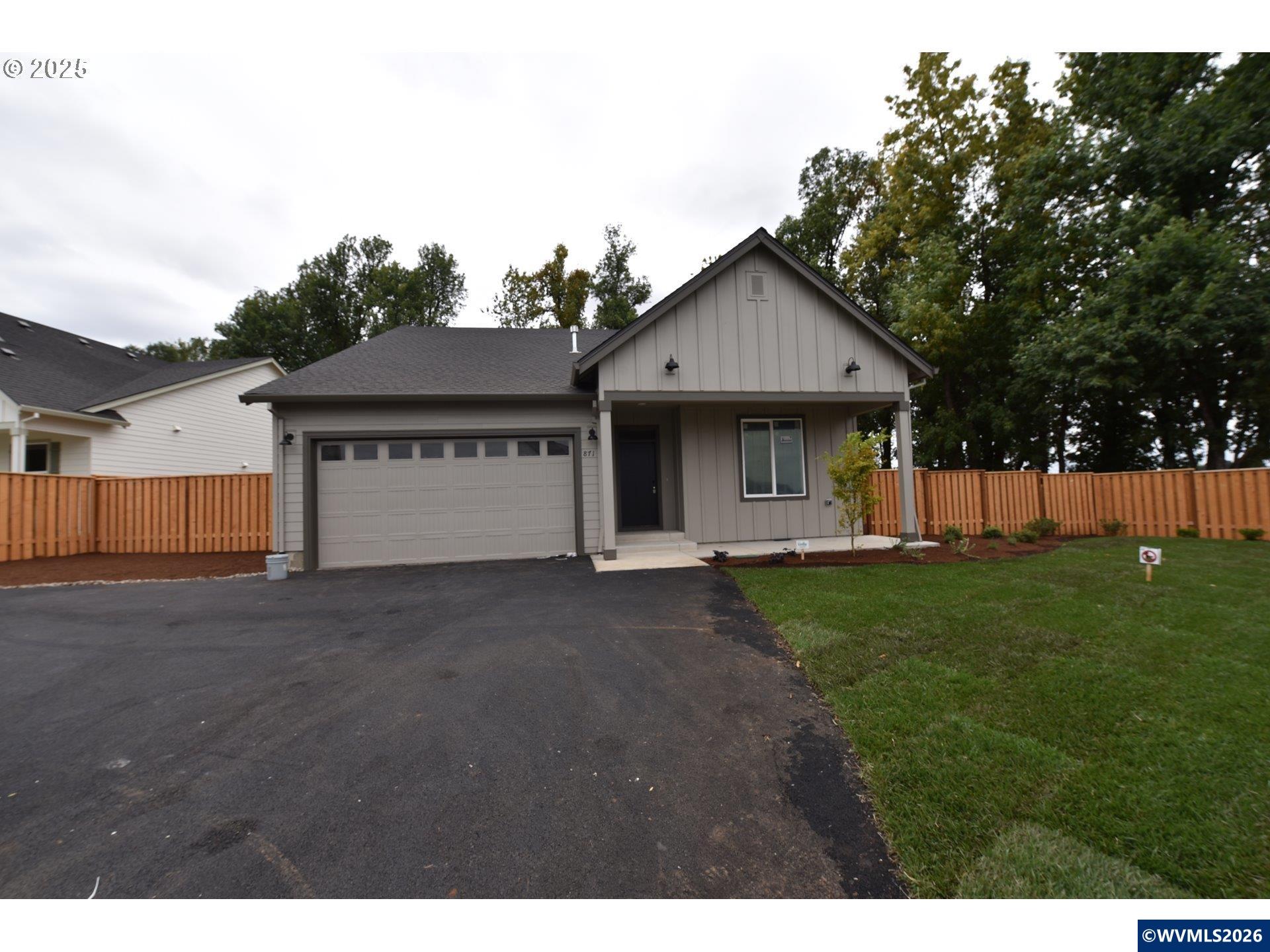 911 Oakleaf Way Silverton, OR 97381 - Photo 1 of 3