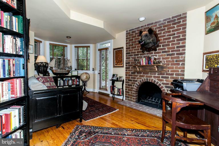 2728 Chain Bridge Road Northwest Washington, DC 20016 - Photo 11 of 24 Den