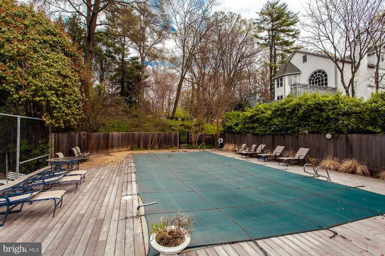 2728 Chain Bridge Road Northwest Washington, DC 20016 - Photo 12 of 24 Community Pool