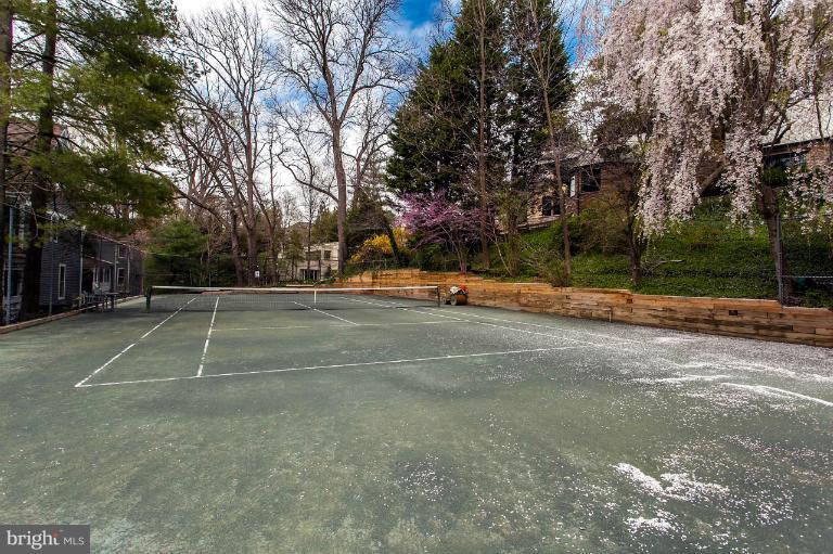 2728 Chain Bridge Road Northwest Washington, DC 20016 - Photo 13 of 24 Community Tennis Court