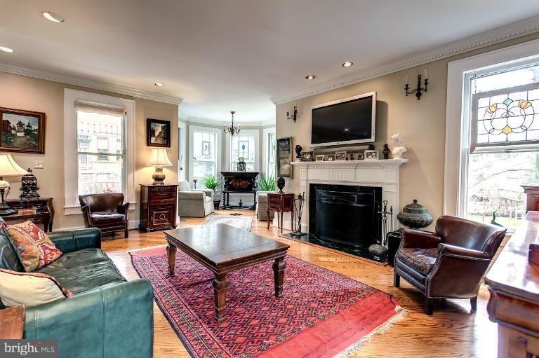 2728 Chain Bridge Road Northwest Washington, DC 20016 - Photo 14 of 24 Living Room
