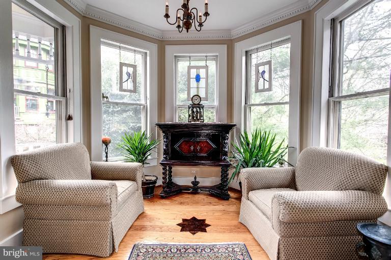2728 Chain Bridge Road Northwest Washington, DC 20016 - Photo 20 of 24 Living Room