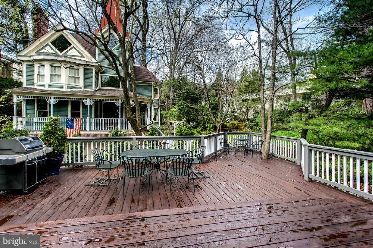 2728 Chain Bridge Road Northwest Washington, DC 20016 - Photo 3 of 24 Back Deck