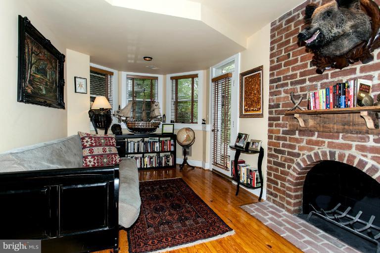 2728 Chain Bridge Road Northwest Washington, DC 20016 - Photo 23 of 24 Den