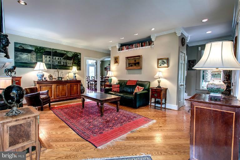 2728 Chain Bridge Road Northwest Washington, DC 20016 - Photo 7 of 24 Living Room