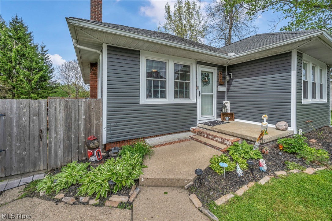 275 4th Street Southwest Brewster, OH 44613 - Photo 4 of 50