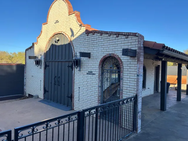 $875,000 | 98 South Lakeshore Drive, Ransom Canyon, TX 79366