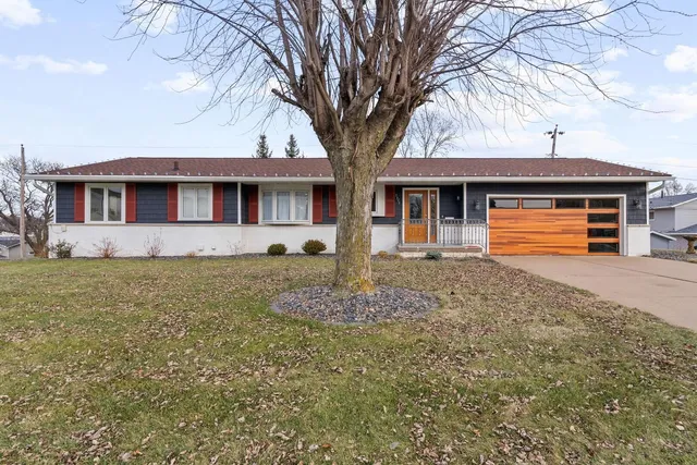 $350,000 | 3719 North Thornwood Avenue, Davenport, IA 52806