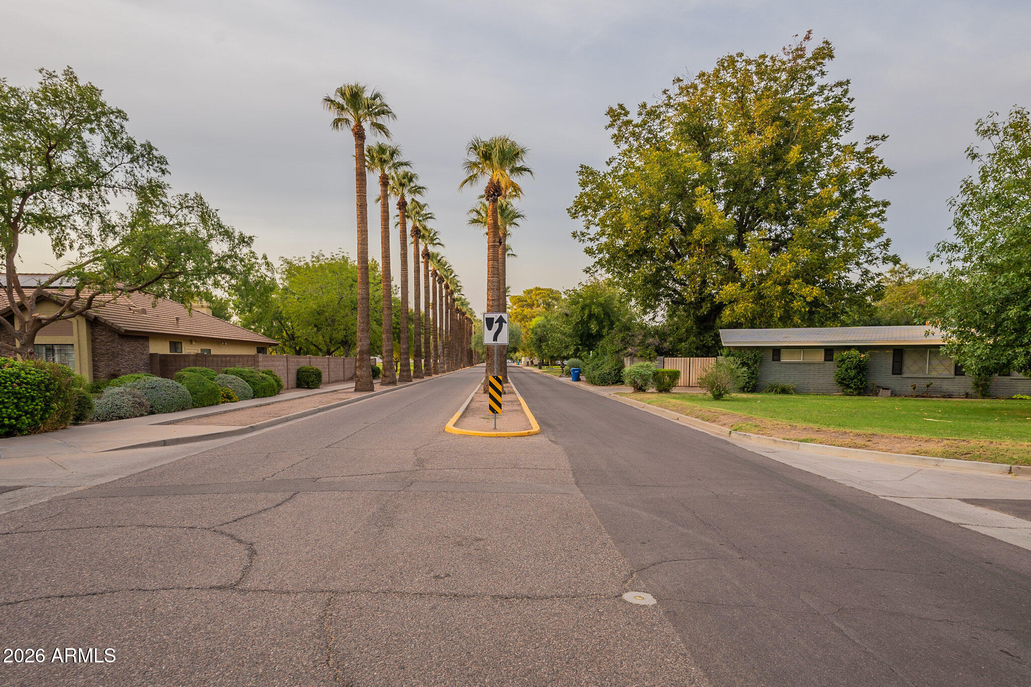 1715 West Orchid Lane Phoenix, AZ 85021 - Photo 50 of 57 a view of a house with basketball court