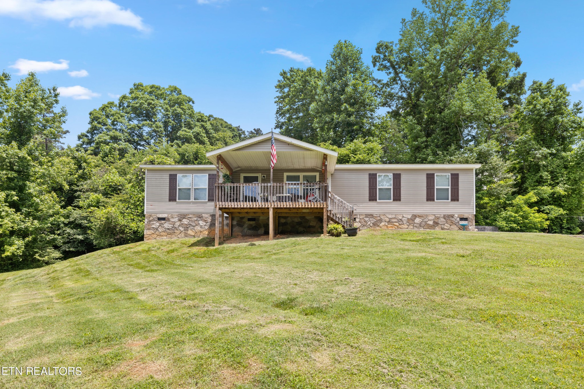 1707 Berry Road Knoxville, TN 37920 - Photo 1 of 24 Gallery Image 1
