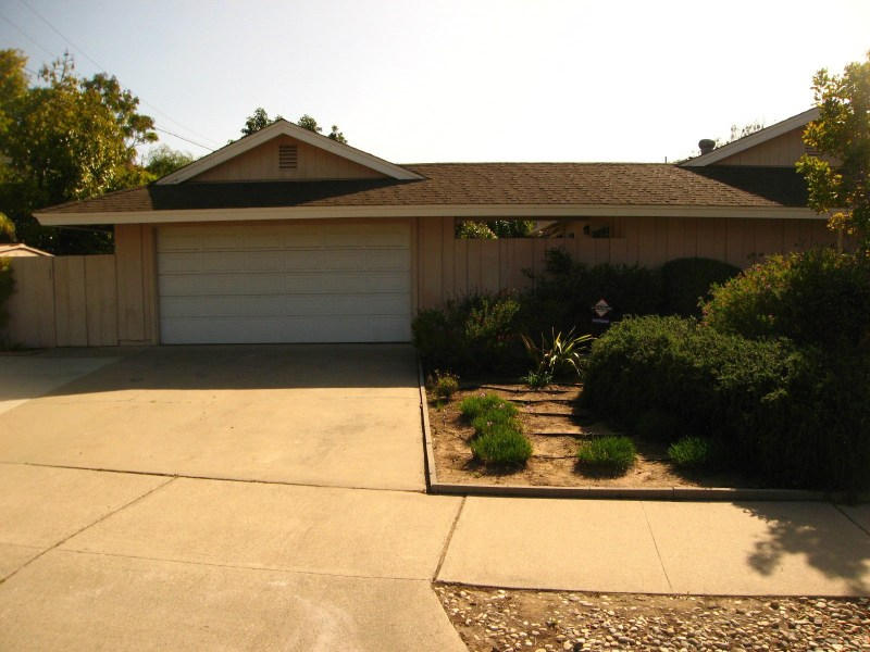 5788 Berkeley Road Goleta, CA 93117 - Photo 7 of 12 Garage