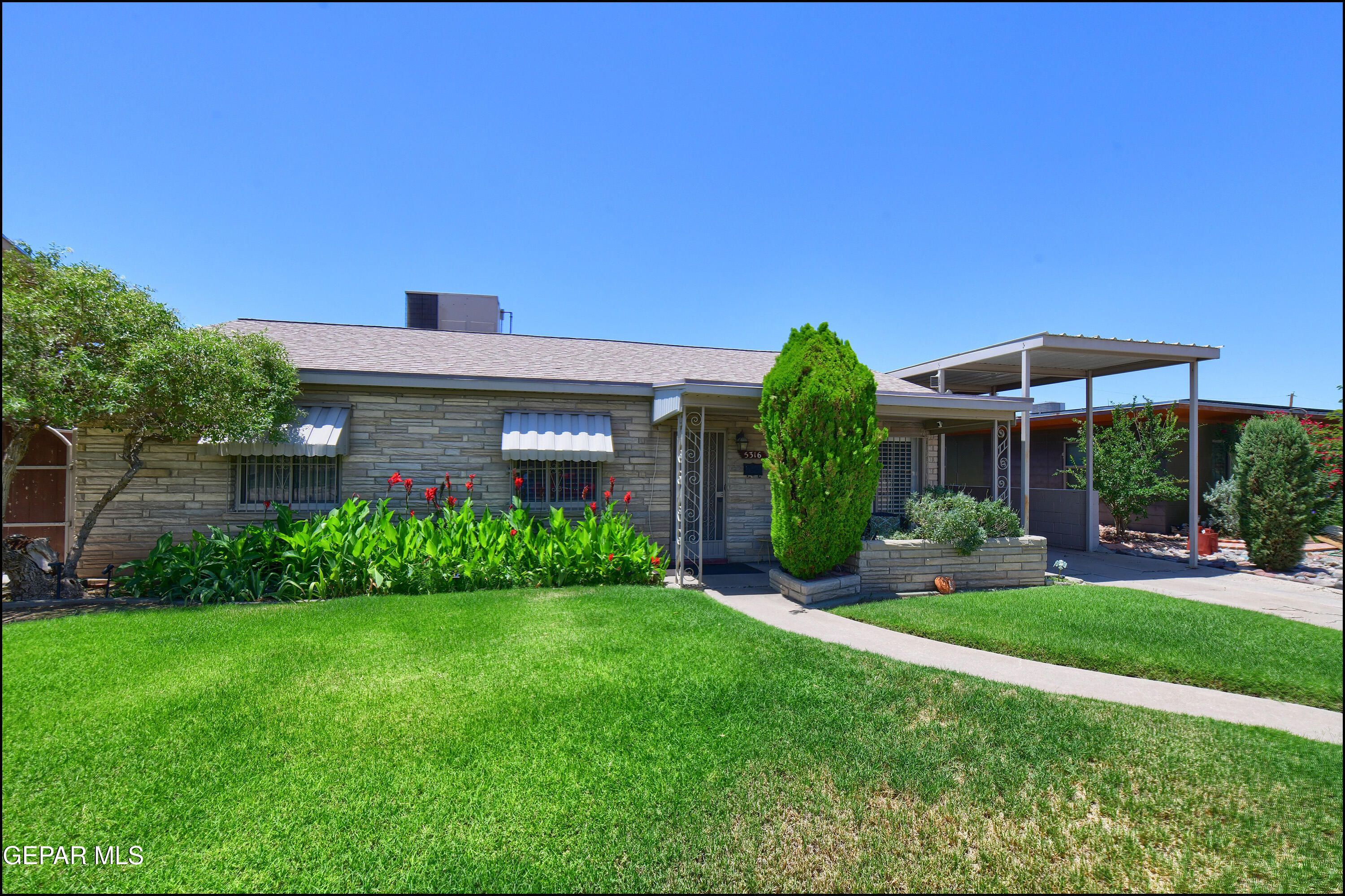 5316 Garry Owen Road El Paso, TX 79903 - Photo 3 of 38 03