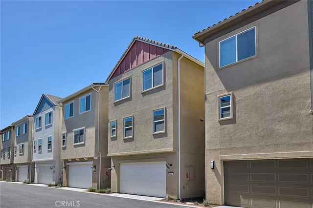 $689,990 | 6045 Fairfax Drive, Eastvale, CA 92880