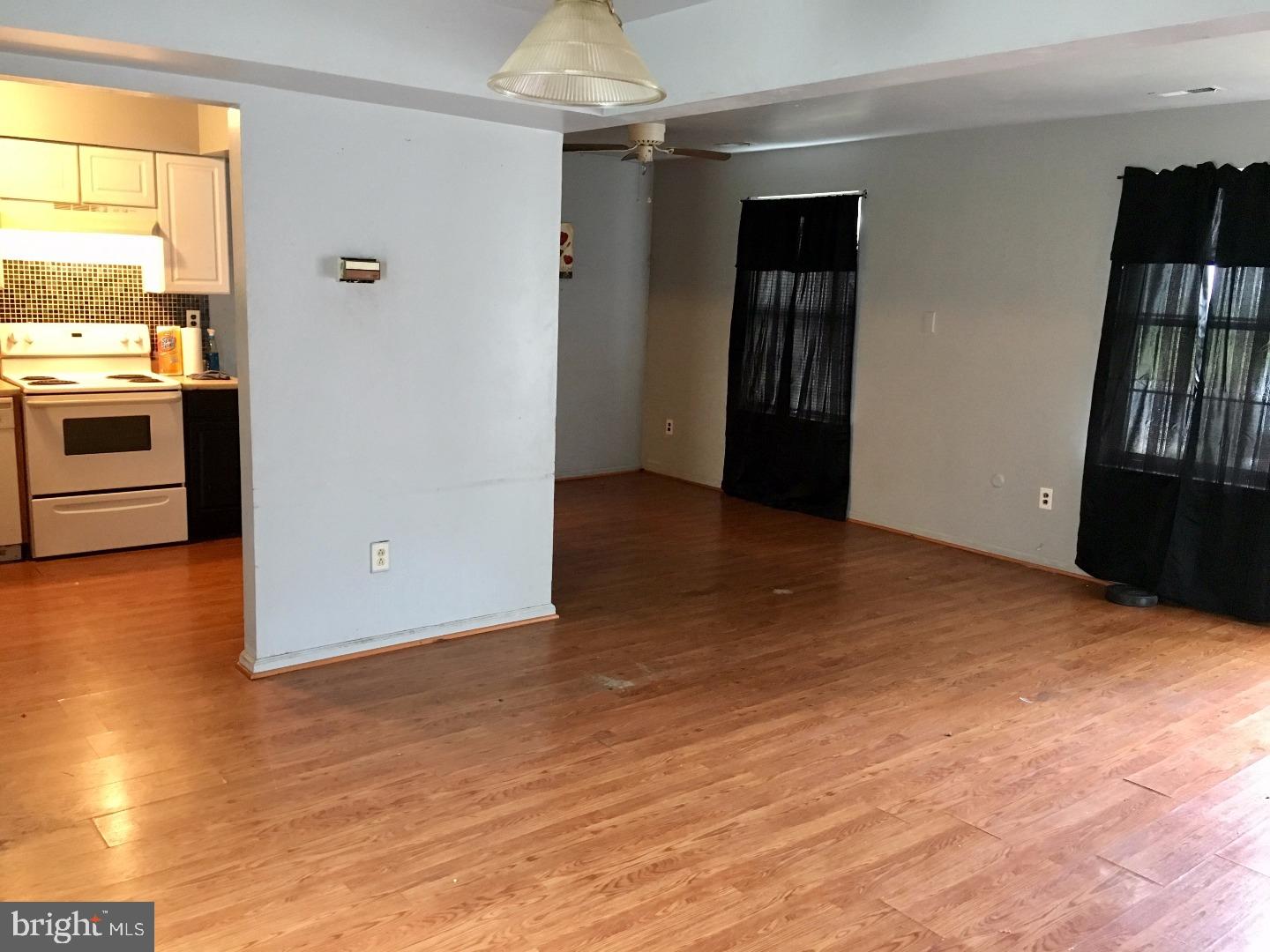 58 Hampshire Road Sicklerville, NJ 08081 - Photo 2 of 9 Gallery Image 2