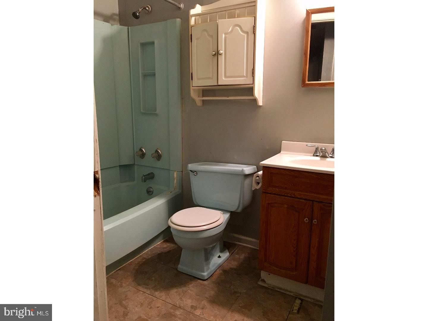 58 Hampshire Road Sicklerville, NJ 08081 - Photo 7 of 9 Bathroom