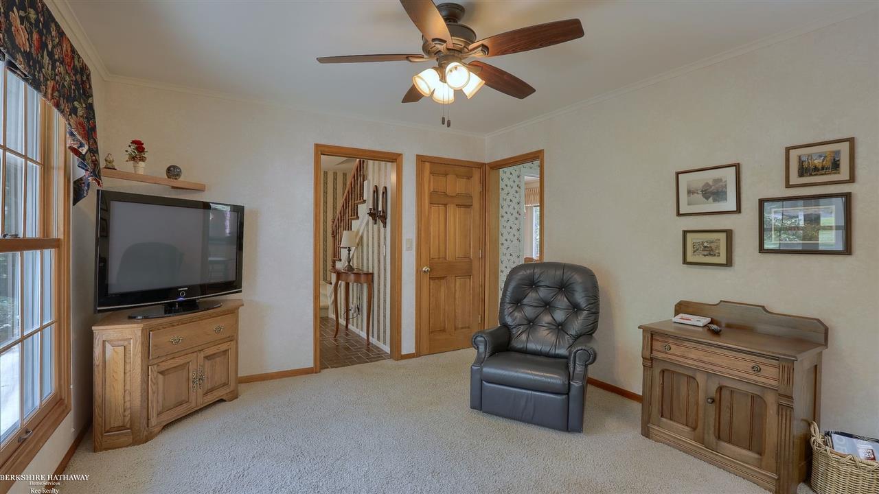 6010 Deguise Court Rochester, MI 48306 - Photo 14 of 31 Family Room 2nd View