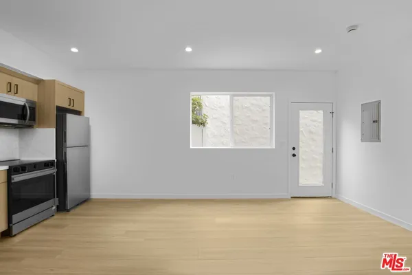 $2,699 | 10826 1/4 Hesby Street, North Hollywood, CA 91601