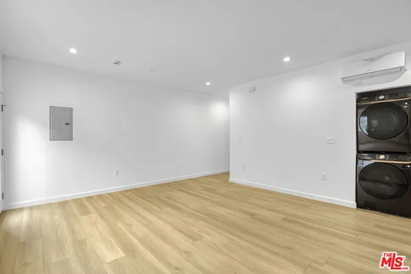 $2,699 | 10826 1/4 Hesby Street, North Hollywood, CA 91601