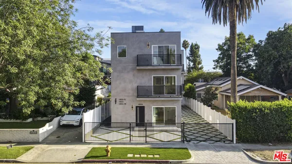 $2,699 | 10826 1/4 Hesby Street, North Hollywood, CA 91601