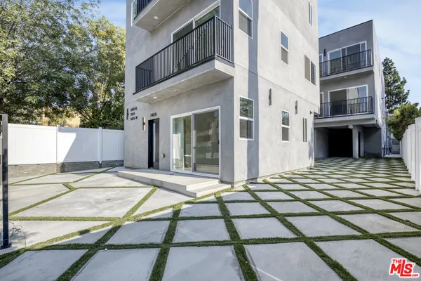 $2,699 | 10826 1/4 Hesby Street, North Hollywood, CA 91601