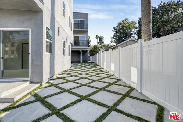 $2,699 | 10826 1/4 Hesby Street, North Hollywood, CA 91601