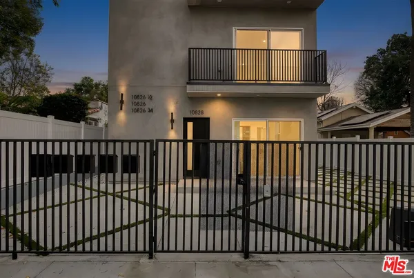 $2,699 | 10826 1/4 Hesby Street, North Hollywood, CA 91601