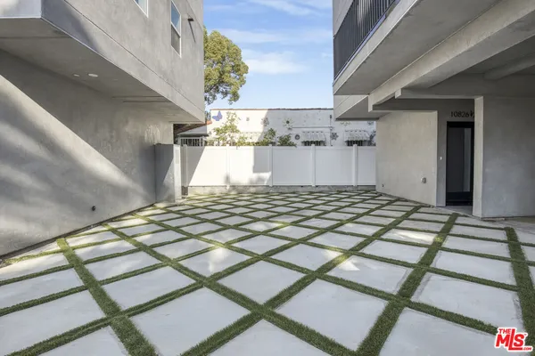 $2,699 | 10826 1/4 Hesby Street, North Hollywood, CA 91601