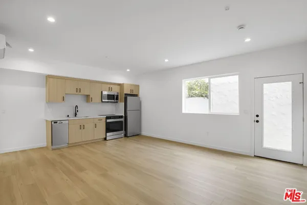 $2,699 | 10826 1/4 Hesby Street, North Hollywood, CA 91601