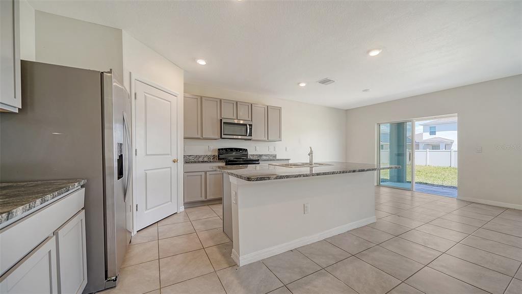 12732 Lateral Root Drive Sarasota, FL 34238 - Photo 8 of 76