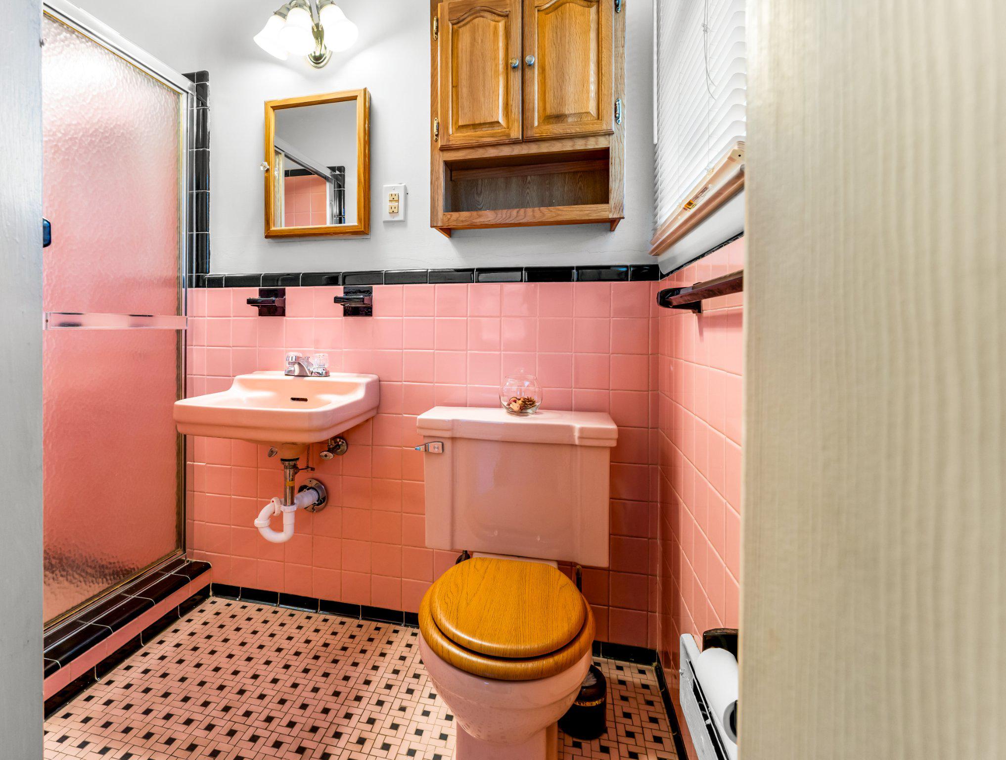 6723 Collinsdale Road Baltimore, MD 21234 - Photo 17 of 43 Charming vintage Master bathroom with pink tiles.
