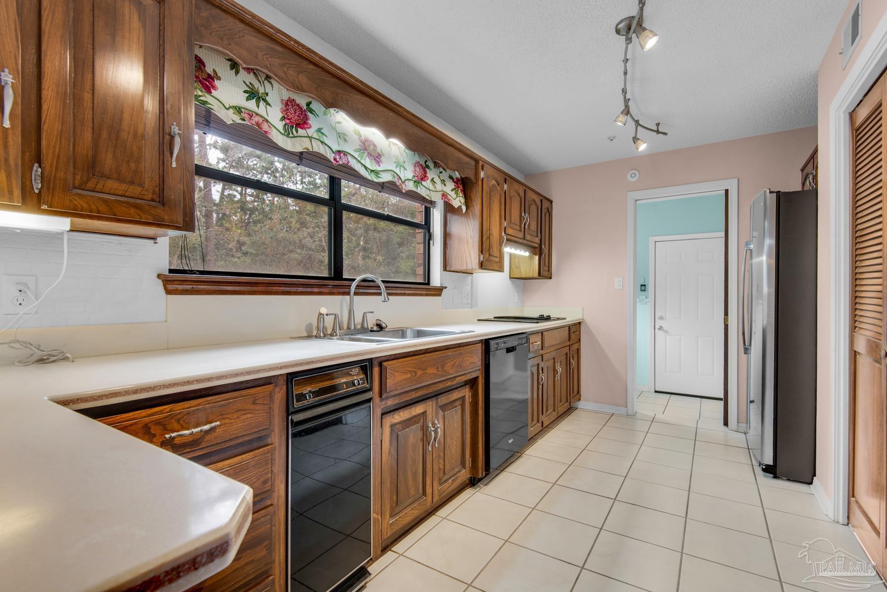 9040 Woodrun Road Pensacola, FL 32514 - Photo 11 of 46 Gallery Image 11