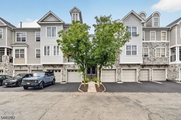 $549,999 | 169 Winchester Court, Clifton, NJ 07013