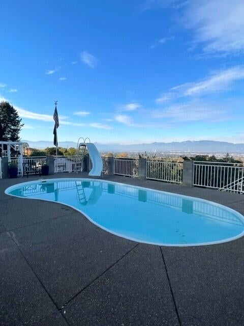 3565 Dodson Road Medford, OR 97504 - Photo 45 of 55 Pool area