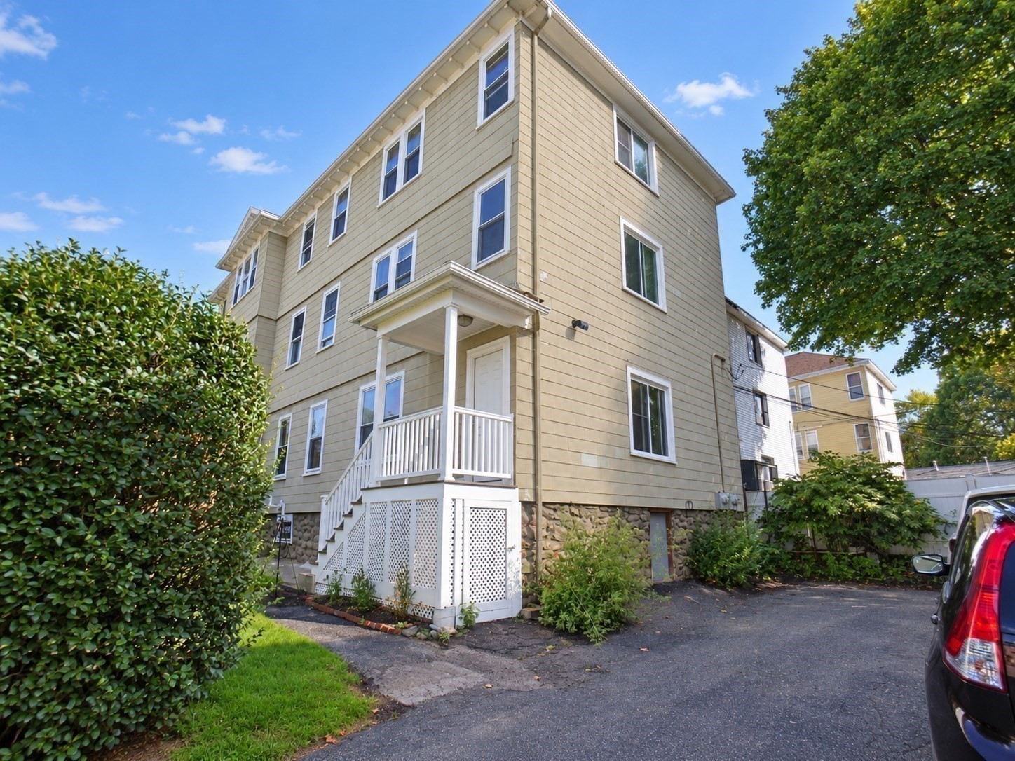 320 Hamilton Street Worcester, MA 01604 - Photo 2 of 17 Gallery Image 2