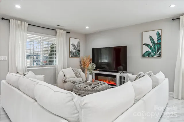 $995,000 | 8104 Stem Court, Charlotte, NC 28227