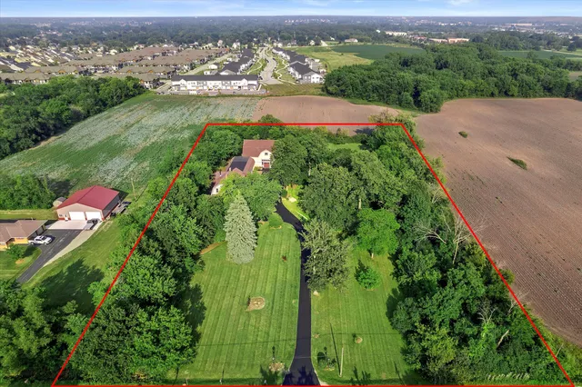 $725,000 | 423 South Fancher Road, Mount Pleasant, WI 53406