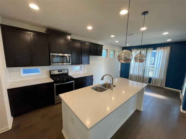 $2,100 | 142 Simon, Kyle, TX 78640